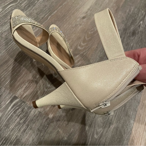 STYLE & CO. Phillys Two-Piece Evening Sandals in Gold Metallic Size 9.5 - Picture 5 of 9